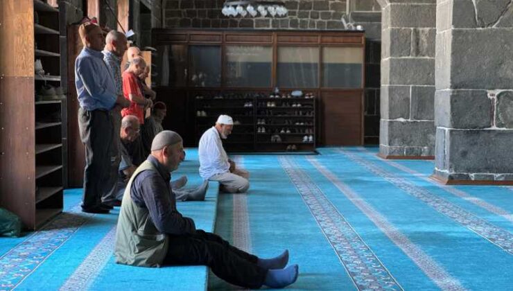 Peygamber Efendimiz’e yapılan hakarete Diyarbakır’dan tepki