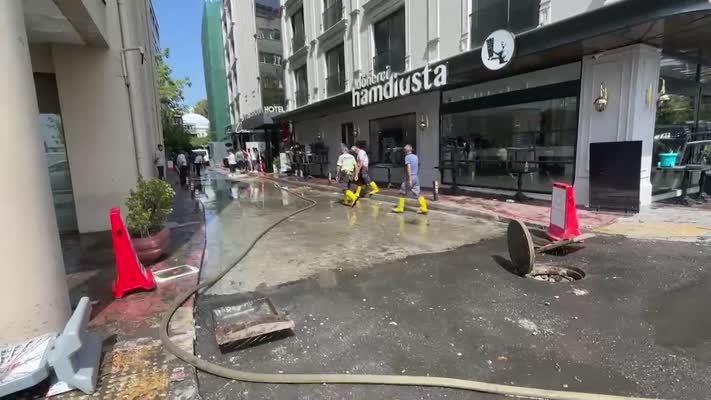 İstanbul’da sağanak yağış su baskınlarına yol açtı
