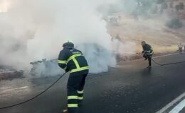 Şırnak’ta alev alan otomobil kullanılamaz halde