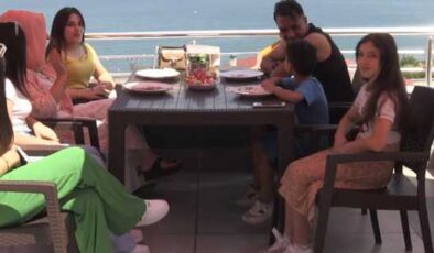 Sıcaklardan kaçanlar Van Gölü kıyılarında serinliyor