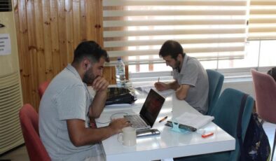 Siirt’te öğrenciler Millet Kıraathanesi’nde ders çalışıyor