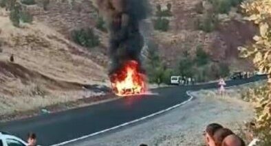 Şırnak’ta lüks araç yolda alev aldı
