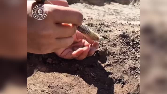 Tavşanlı Höyük’te 3 bin 750 yıllık fayans silindir mühür bulundu