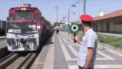 Turistik Tatvan Treni Elazığ’da mola verdi, yolcular şehri gezdi