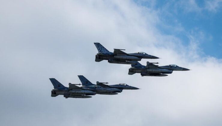 Ukrayna’da bir F-16 savaş uçağı düştü