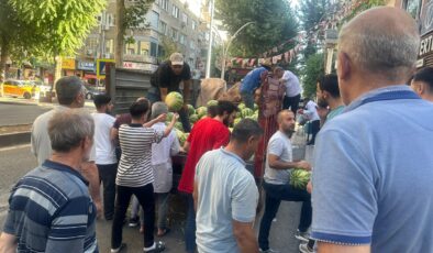 Tarladan Ofis semtine: Uygun fiyatlı karpuz satışı büyük ilgi gördü