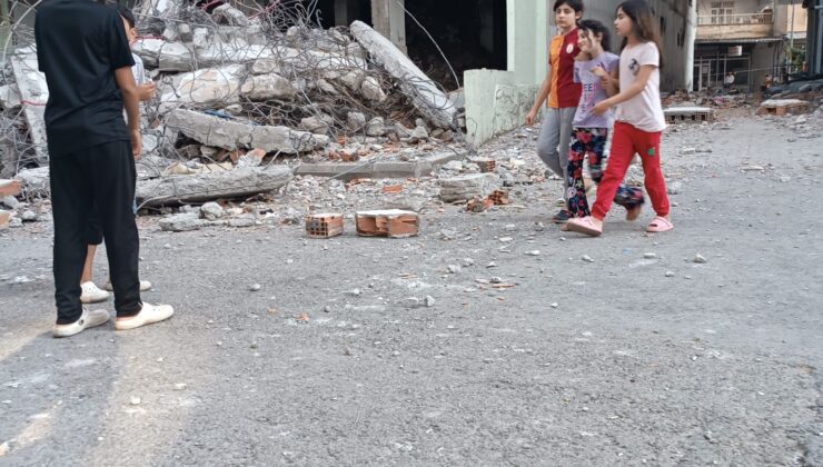 Diyarbakır’da yıkılan binalarda alınan önlemler yetersiz kalıyor