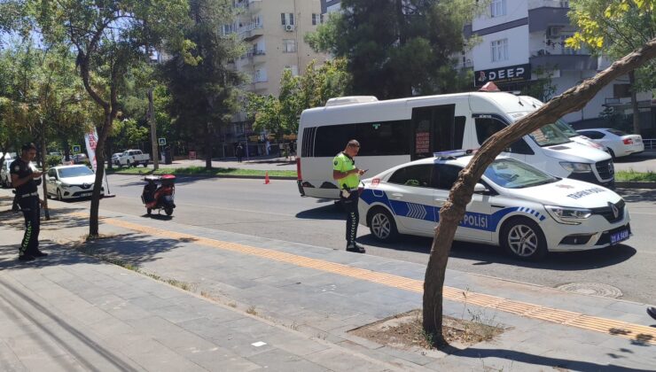 Diyarbakır’da Ticari Taksi Motorsikleti Sıkıştırdı: Sürücü Hastaneye Kaldırıldı