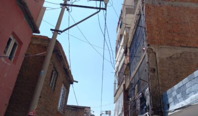 Örümcek ağı gibi elektirik tesisatı