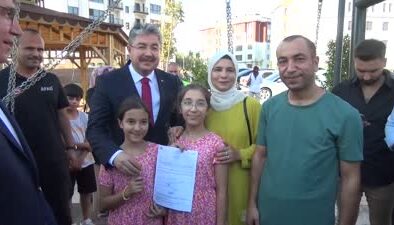 Yapımı tamamlanan 90 konut depremzedelere teslim edildi