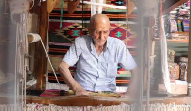 Yaşar Elbir, Kilim Dokumayı Yaşatıyor