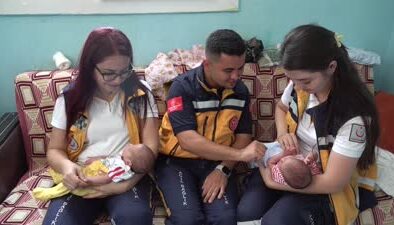 Yine hastaneye yetişemedi, ikizleri 5 yıl sonra aynı şoförün kullandığı ambulansta doğdu