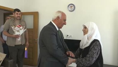 Yusuf Dikeç’in 90 yaşındaki annesi, oğluyla gurur duyuyor