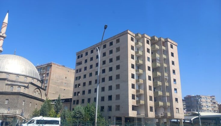 Ağır hasarlı binalar güvenliği tehdit ediyor