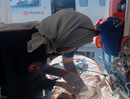 Ambulans uçak 44 günlük bebek için havalandı