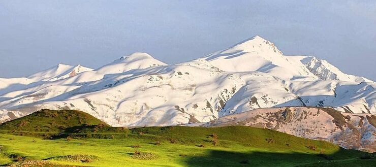 Bölgenin en yüksek dağı Andok Dağları….
