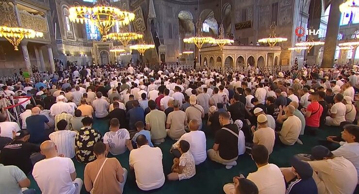 Ayasoyfa Camii’nde Haniye için Gıyabı Cenaze namazı kılındı