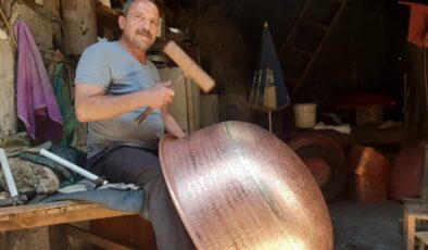 Yıllardır bakırdan lokum kazanları yapıyor