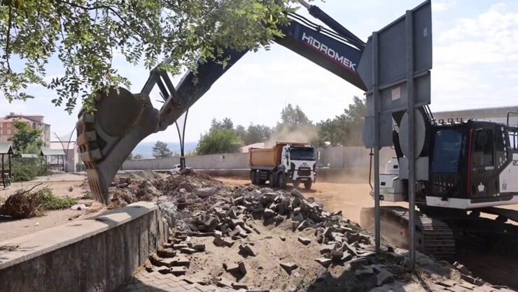 Bingöl belediyesi yol genişletme çalışmalarına devam ediyor