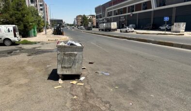 Yeni Hal Caddesi’nde kapaksız konteynırlar rahatsızlık yaratıyor
