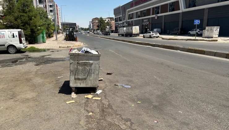 Yeni Hal Caddesi’nde kapaksız konteynırlar rahatsızlık yaratıyor