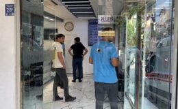 Bıçaklı saldırgan, kaçmasın diye odaya kilitlendi
