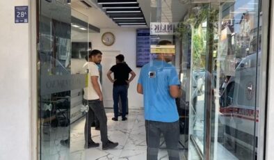 Bıçaklı saldırgan, kaçmasın diye odaya kilitlendi