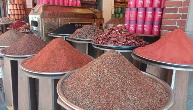 Gazi Caddesi buram buram baharat kokuyor