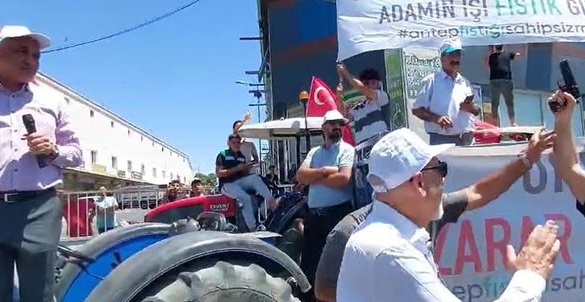 Milletvekili konuşurken yanına yaklaşan şahıs havaya ateş etti
