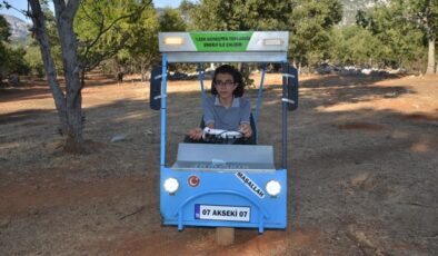 15 yaşındaki genç güneş enerjisi paneliyle çalışan araç yaptı