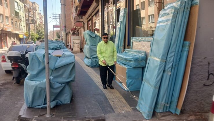 Gürsel Caddesi’nde Kaldırımlar Esnafın İşgali Altında