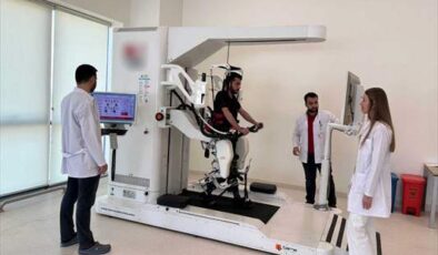 Hastaneye kurulan yürüme robotu, 9 ayda 300 hastaya umut oldu