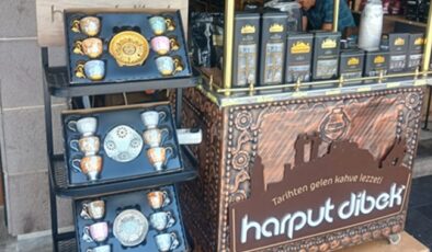 Hediyelik fincanlar göz kamaştırıyor