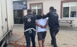 Kamyonet kasasında 32 düzensiz göçmen yakalandı