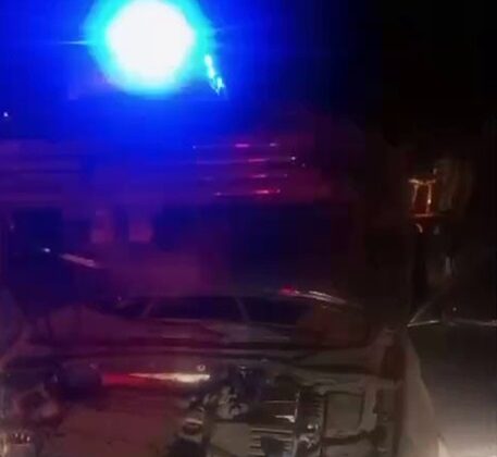 Mardin’de otomobil elektrik direğine çarptı