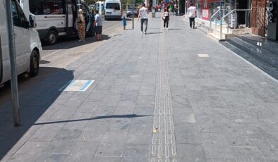 Otobüs durakları kabinsiz hizmet veriyor