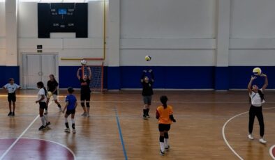 Çocuklar Yaz Spor Okullarında yeteneklerini geliştiriyor