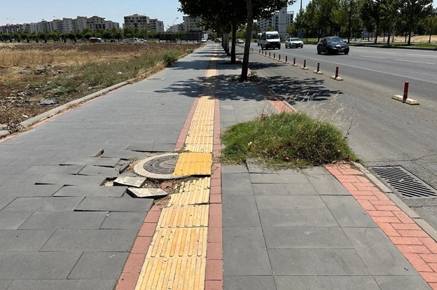 Diyarbakır’da kaldırımlar onarım bekliyor