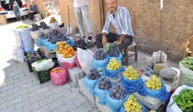 Sason’da hasadı başlayan incir tezgahlarda yerini aldı