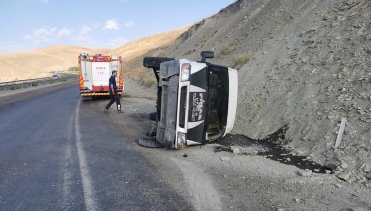 Van’da minibüs yan yattı: 2 yaralı