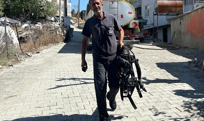 Yangına müdahale etti elleri yandı
