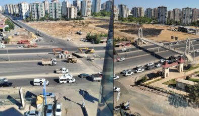 Diyarbakır-Şanlıurfa Karayolu’nda kanalizasyon çalışmaları trafiği aksatıyor