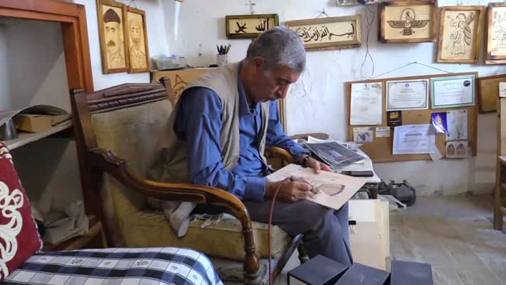 Mardin’de 69 yaşındaki usta, yakma tekniğiyle resim yapıyor