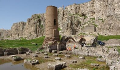 750 yıllık Van Ulu Cami aslına uygun şekilde restore ediliyor