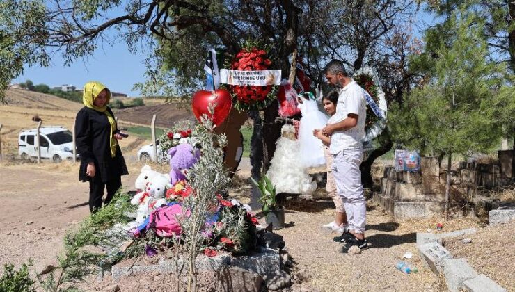 8 yaşındaki Narin’in mezarına ziyaretler sürüyor