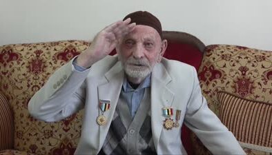 93 yaşındaki Kore gazisi Recep Kekeç madalyalarını gururla taşıyor