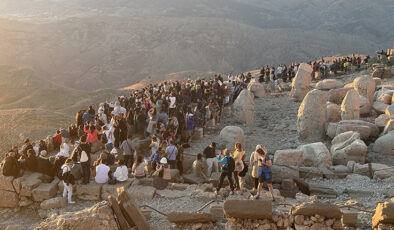 Gençler Nemrut Dağı ören yerlerini gezdi