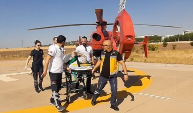 Kafasına demir düştü ambulans helikopterle hastaneye sevk edildi