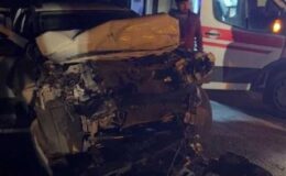 Muş’ta trafik kazası: Şeker pancarı yüklü traktöre çarpan araçta 5 yaralı