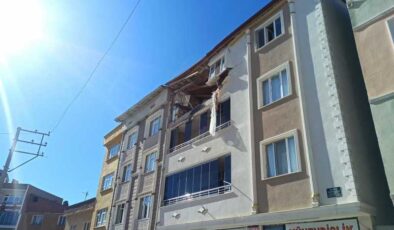 Doğalgaz patlaması Suşehri’nde evi harabeye çevirdi, 1 yaralı